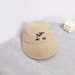 Designer kindervisser hoed lente en zomer nieuwe brief geborduurde honkbal cap trendy casual veelzijdige dagelijkse verstelbare kinderen grote rand hoed (b0121)