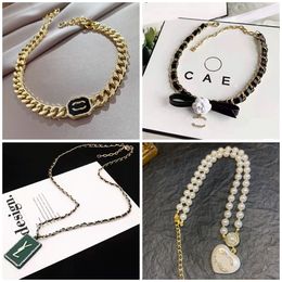 Designer Choker New Womens Gift Love Pendant Collier de mariage Gift Long Chain New Luxury Jewelry Perle Perle Love Long Chain High Sense Bijoux en gros