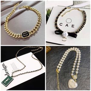 Designer Choker Womens Gift Love Pendant Collier Party Mariage Long Chaîne Luxury Jewelry Perle Perle High Sense en gros