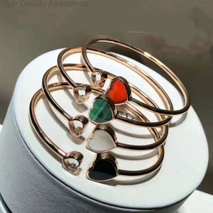 Bracelet de coeur Chopard de créateur xiao Famille Natural Blanc Beimu Bracelet à cœur ouvert pour les femmes plaquées avec de l'or rose 18K et du bracelet de diamant 2024