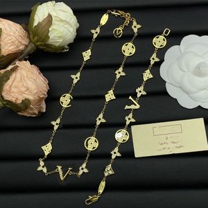 Designer Classic 18K Gold 925 Collier en diamant en argent pour femme Top Quality Fashion Choker Flower Letter Collier Bracelet pour la fête de luxe de luxe