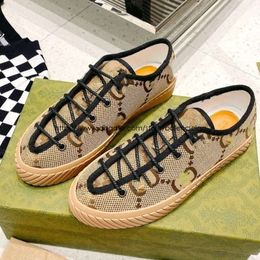 Chaussures en toile classiques de concepteur Camel et Ebony Natural Maxi baskets en caoutchouc semelle à lacets Clôture Design Flat Causal Shoe