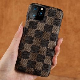 Étuis de téléphone portable classiques de concepteur pour Apple iPhone 15 Plus 14 13 12 Pro Max Samsung S24 S23 S22 Note 20 Ultra luxe en cuir PU couverture arrière mobile Funda marron damier