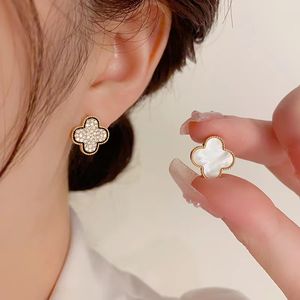 Boucle d'oreille de trèfle à quatre feuilles de créateur pour les femmes Classic Small Fragrant Vent-vent Nouveau Clover Gold Light Flash Mens Orees Oreed Brings