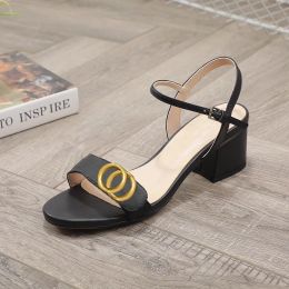 Diseñador Classic Sandals de tacón alto 100% Cinturón de cuero Hebilla de metal Metal zapatos Party Exy Tisos de 5 cm Cinturón de metal Hebilla de la mujer gruesa