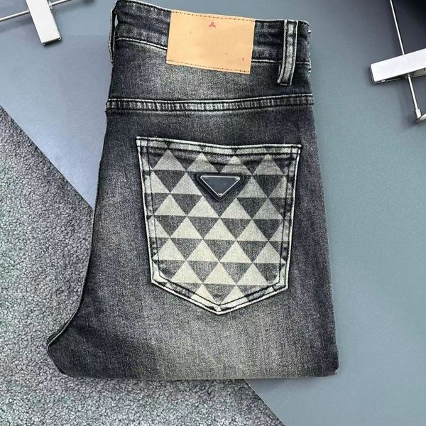 Diseñador clásico de lujo para hombre con letras impresas, etiqueta triangular, jeans con lavado vintage, pantalones casuales con parche de fila superior resistente al desgaste, lavado recto y elástico suelto