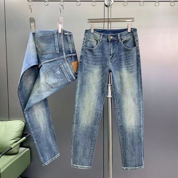 Diseñador clásico Jeans con letras azules para hombre Slim Stretch Straight Wash Resistente al desgaste Parche de la fila superior Motocicleta Pantalones de negocios vintage