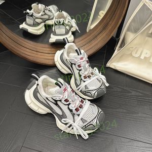 Designer Classic Personnalis Sports Chaussures Track 3.0 LED Light Shoes Luxury Mens Mens de haute qualité Femmes Rechargeables LED Platforms LED 35-46 Taille T17