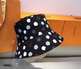Designer Classic Polka Dot Bucket Hat Dames Summer Vintage Sunshade Big Brim Embet Hat Face Show Show Little Wild Hats