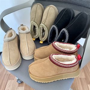 Chaussures de créateurs Tasman Pantoufles Designer Diapositives Australie Bottes Tazz Pantoufles Femmes Pantoufle Slip-On Plate-forme Appartements Diapositives Noir Fourrure De Châtaigne Bottines D'hiver Classiques