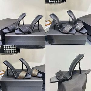 Designer Femmes classiques à moitié pantoufles Sandales en ramiement métallique à talons à talons à talons à talons en cristal 11,5 cm
