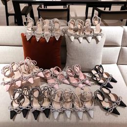Diseñador Clásico Vestido para mujer Mujer Mujer Mujer Zapatos Tacón alto 6 Cm Banquete de boda Moda Casual Tachonado Puntas Sandalia Diapositivas Tacones inferiores