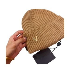 Designer klassieke muts voor heren dames mode brief broche casual hoeden herfst en winter wol gebreide muts kasjmier ontwerp