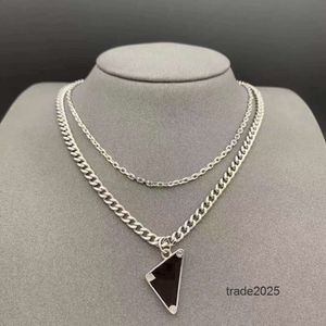 Designer Classics Necklace Women Men Chains sieraden Zwart Witte P Triangle Pendant Party Hip Hop Punk Namen Verklaring Gold Mens kettingen