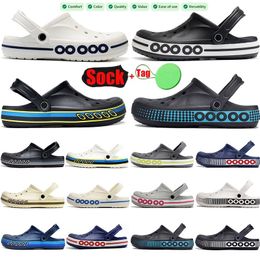 Sandalias de obstrucción de diseñadores para hombres Agujeros de goma espuma de goma Sandale Twogus de corbatas zapatillas de verano zapatos de playa de verano Slides, deslizamientos de controles 2024