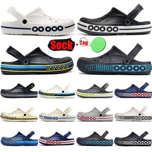 Sandalias de obstrucción de diseñadores para hombres Agujeros de goma espuma de goma Sandale Twogus de corbata Slippers Summer Cross Water Beach Zapatos Sliders 2024