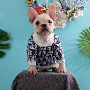 Designer kledinghondenkleding met klassiek letterpatroon voor Bulldog Chihuahua Puppy Winter Sweater Warm Pet Sweaters Cat Sweatshirts Dogs Honden Coat White XS
