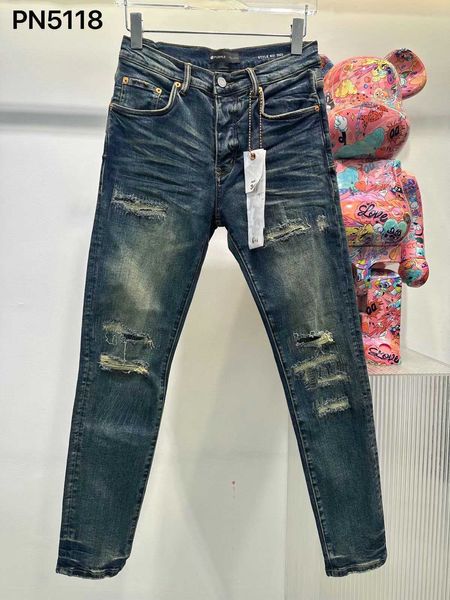 Ropa de diseñador Jeans para hombre Marca de lujo Purple Man Jeans de marca púrpura Pantalones de mendigo con parche de inyección de tinta de graffiti de moda para hombre con agujeros en pantalones de mezclilla de motocicleta