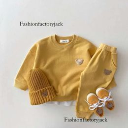 Ensembles de vêtements de créateurs Ensembles pour tout-petits Ensembles pour bébés garçons Vêtements de sport Tête d'ours mignonne Sports brodés Deux pièces Mode Enfants Vêtements pour filles