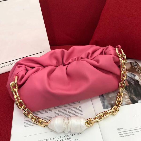 Designer Cloud Bag THE Chain Pouch Collection Cuir de veau Gold Chain Shoulder Handbag Clutch Multicolore