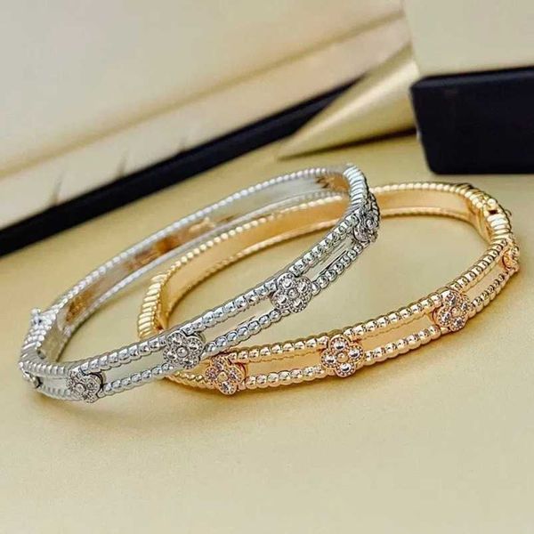 Designer Clover Brangle Bracet Bracelets pour femmes 18 km plaque à or Crystal quatre feuilles Perlee Sweet Clover Flover Cuff Saint Valentin Gift JewelryQ3