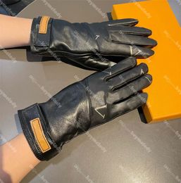 Gants en cuir imprimés trèfle de styliste, mitaines chaudes pour dames d'extérieur, gants épais en velours avec boîte