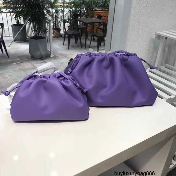 Pochettes de créateurs BottegavVeneta Pochettes pour femmes Style tricoté Sac en cuir tissé pour femme 2024 Nouvelle poignée d'épaule à une épaule avec sac nuage HBDJ