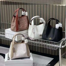 Designer Coache Bag Coaches Coachswoulder Kouchi CS Womens Hadley 21 Classic Cloiflower Basket Onderarm One Shoulder Crossbody Emmer Tote