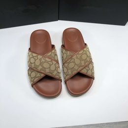 Chaussures de conception de coach de créateur Nouvelle pantoufles de coach décontracté pour hommes avec semelles épaisses lâches et polyvalentes