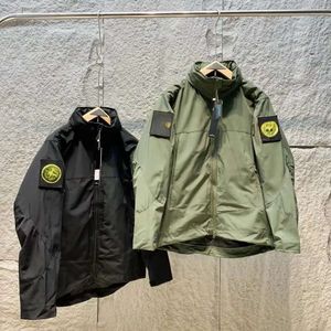 Abrigo de diseñador Impermeable Grueso Otoño Chaqueta funcional con cuello levantado para hombre con insignia de brazos bordados 3 Venta al por mayor 2 piezas 10% de descuento