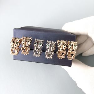 Colección de diseñador Estilo de moda Mujer Dama Pendientes de botón Incrustaciones Circón cúbico Diamante Puntos negros Cabeza de leopardo Chapado en color dorado Clip de oreja