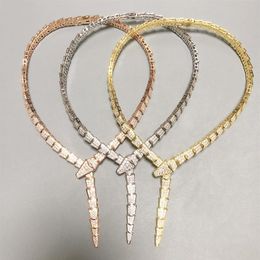 Colección de diseñador Estilo Cena Fiesta Gargantilla Collar con cuello Configuración Completo Chapado en diamantes Color dorado Serpiente Serpiente Serpiente Wi270p