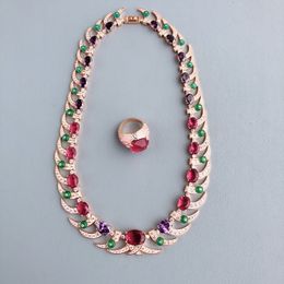 Diseñador Colección Estilo Lujoso Collar Anillo Mujer Dama Incrustaciones Rojo Púrpura Cubic Zircon Diamante Imitación Rubí Plateado Oro Verde Cuentas Cadena Conjuntos de joyería