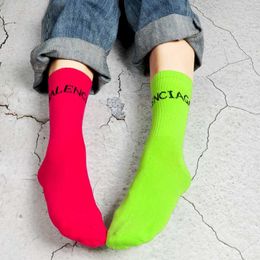 Chaussettes de lettre de couleur de créateur nouveauté de mode Harajuku chaussettes de lettrage des hommes