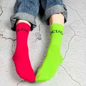 Calcetines con letras de color de diseñador, novedad de moda, calcetines con letras Harajuku para hombres y mujeres, calcetín informal de algodón para monopatín de calle