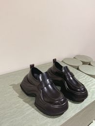 Designer Comfort Leather Femmes Locs de chaussures décontractées Oxford Chunky Sneakers Luxury Woman Classic Matte Trainers en plein air