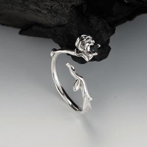 Designer coole ring Koreaanse versie eenvoudige mode S925 sterling zilveren rozenring vrouwelijke open retro om oude bloemenring te doen