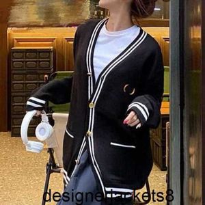 Designer Version correcte Nouveau GU Home Confortable Pull Casual Emblème Mode Polyvalent Zipper Hommes et Femmes Cardigan Tricots L0AQ