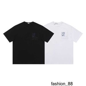 Version correcte duigner de Lo Yiwei Summer Contrasting Logo Pocket Broidered Hommes et femmes T-shirt à manches courtes M8Q5