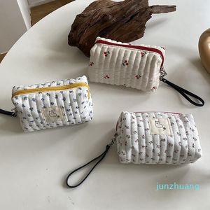 Diseñador - Bolsas de cosméticos Bolso de mano de moda suave para mujer Bolsa de maquillaje de algodón acolchado floral Artículos de tocador de viaje portátiles Bolsa de lavado con cremallera