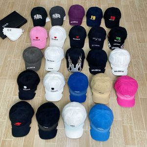 Designer Couple Sports Ball Caps femmes hommes Men de mode Fashion Casquette Outdoor Sunshade Warmth Lettre broderie 3D Cap 3D