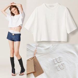 Camiseta corta de diseñador para mujer, camiseta bordada con parche versátil, camiseta informal holgada corta, Top para primavera y verano