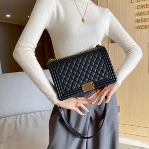 Luxury Leather Shoulder Bag: Elegant Flap Handbag with Knockoff Charm