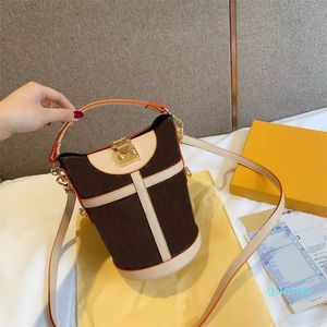 bolsos cruzados de diseñador Paquete de calidad superior Bolsos de lujo Cubo de cuero de moda con correa Cilindro de lona Diseñadores de hombro bolso de cuerpo cruzado