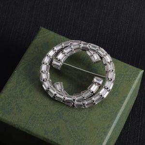 Designer Crystal Brooch Sier Double Letter Round Round Brooch Women's Men's Gift Bielry For Suit Robes Robes Accessoire