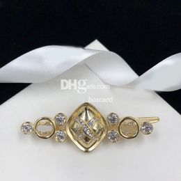 Pinces à cheveux en cristal de styliste, épingles à cheveux rétro, Barrettes avec lettres dorées pour dames, pinces à cheveux de luxe en diamant, couvre-chef avec boîte cadeau