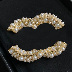 Designer Crystal Pearl Brooch Pins lettre de marque Brooches Gold plaquée Sier Diamond Broochs épingle Femmes Girls Loves Wield Jewelry Party Christmas Gift