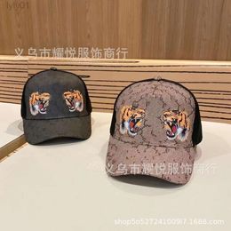 Diseñador Cucci Hat Cap Guccs Summer Net Hat Protección solar Sombreado solar Gorras de béisbol para hombres y mujeres Doble letra de tigre Impreso Graffiti Versión coreana Lengua de pato C