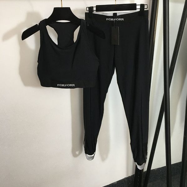 Femmes Noir Yoga Tenues Survêtement Lettres De Luxe Designer Sportif Activewear Sexy Recadrée Débardeurs Rembourrés Leggings Ensemble Été Gym Sportswear