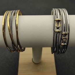 Bracelets de bijoux du créateur Davids Yurmas, le bracelet haut de gamme à ouverture croisée à 7 lignes de 22 mm est recommandé pour être porté avec une circonférence de main de 16 à 20 cm